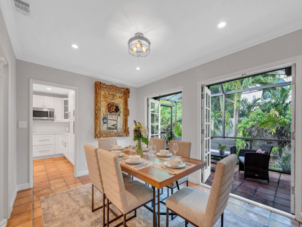 Luxurious Coral Ridge Residence with Heated Pool - Ideal Family Getaway